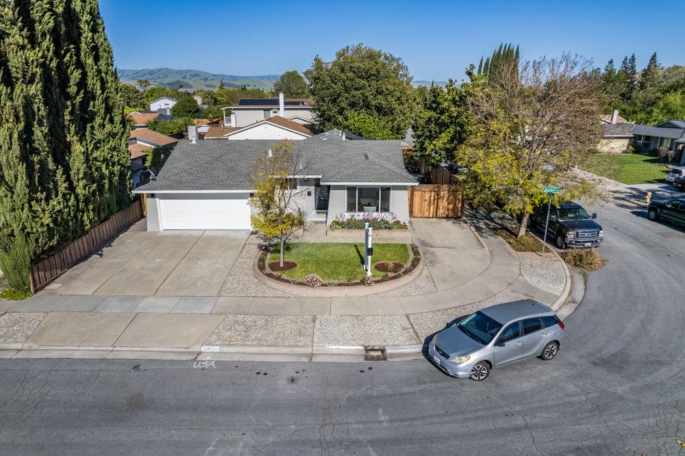 521 Safari DR