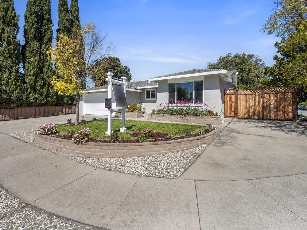 521 Safari DR