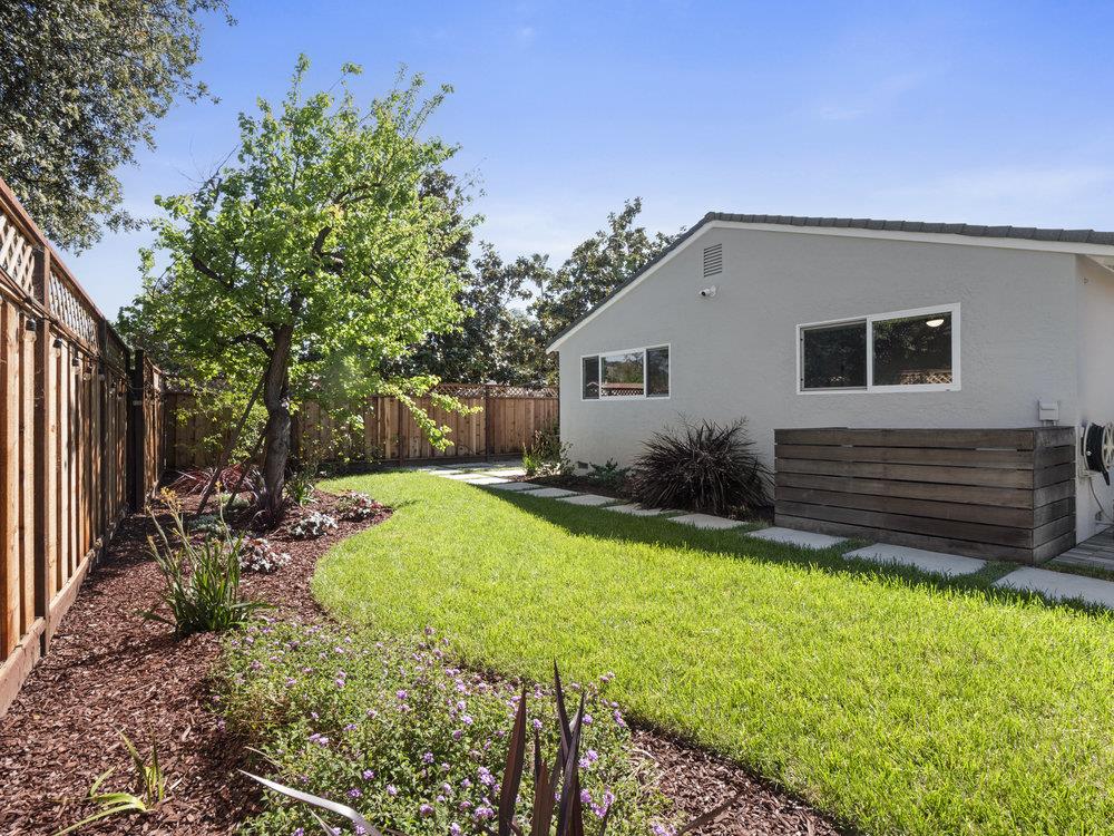 521 Safari DR
