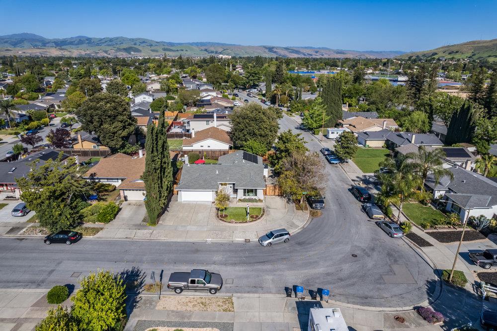 521 Safari DR