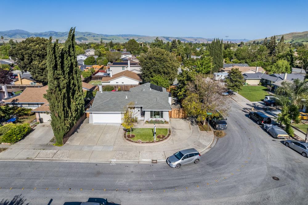 521 Safari DR