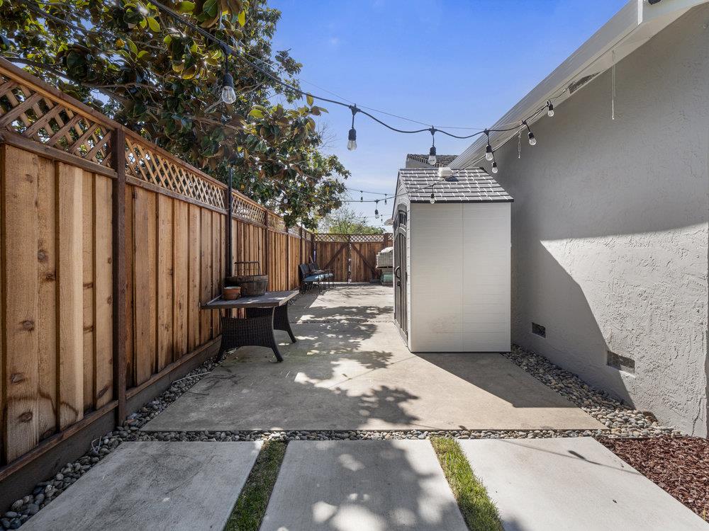 521 Safari DR