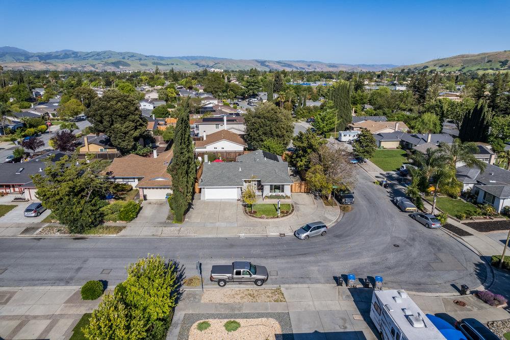 521 Safari DR