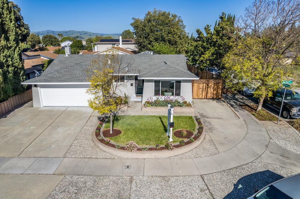 521 Safari DR