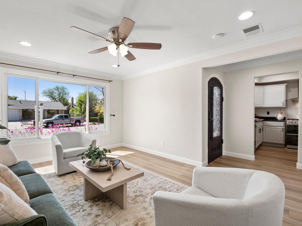 521 Safari DR