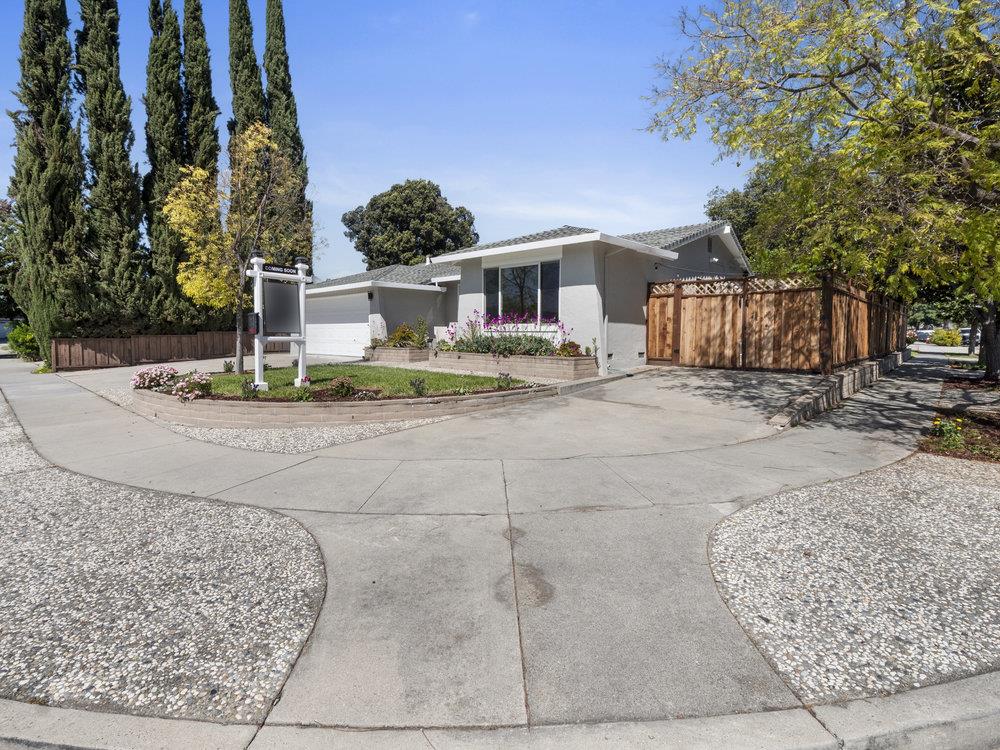 521 Safari DR