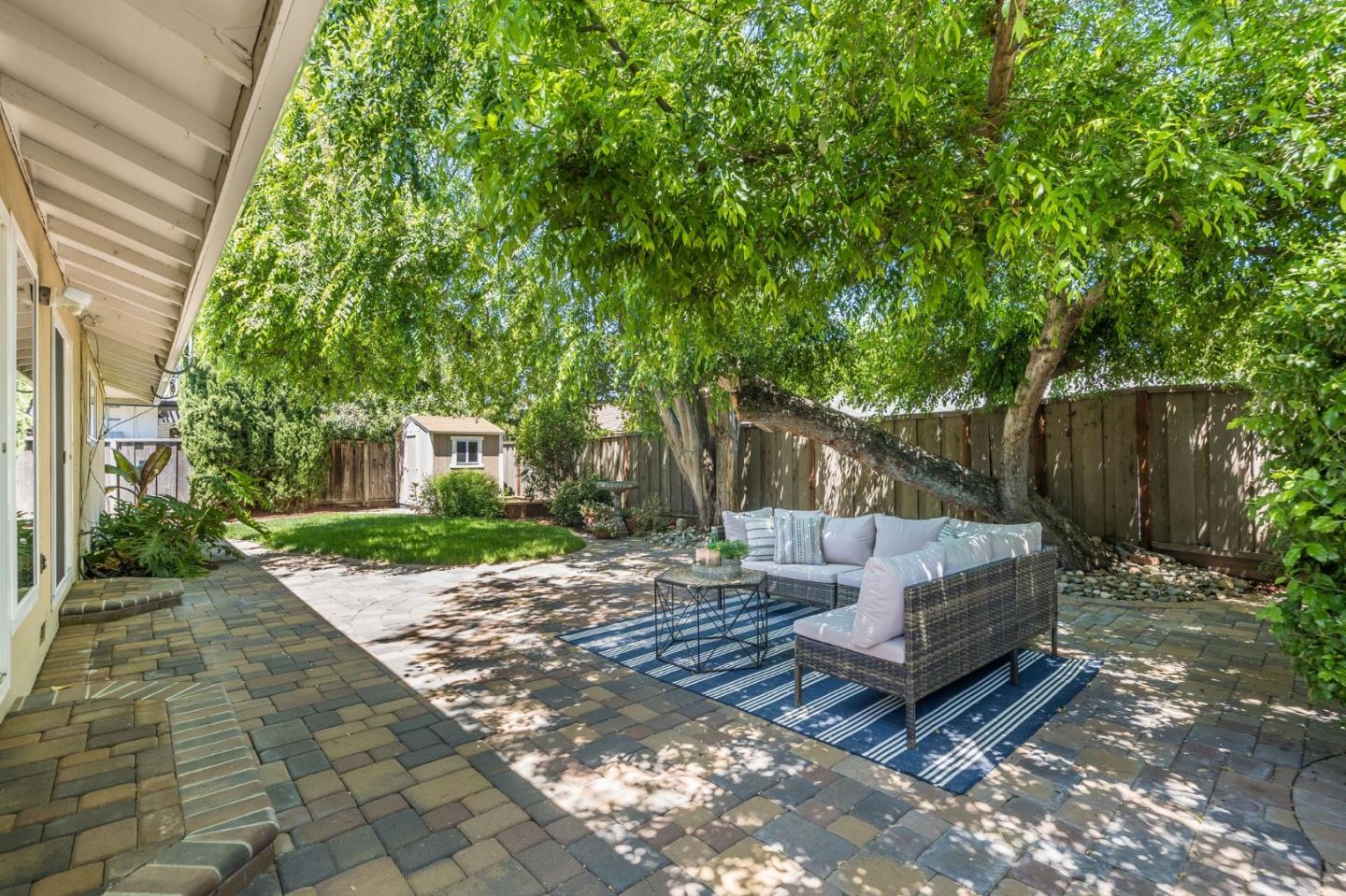 1085 Firth Court