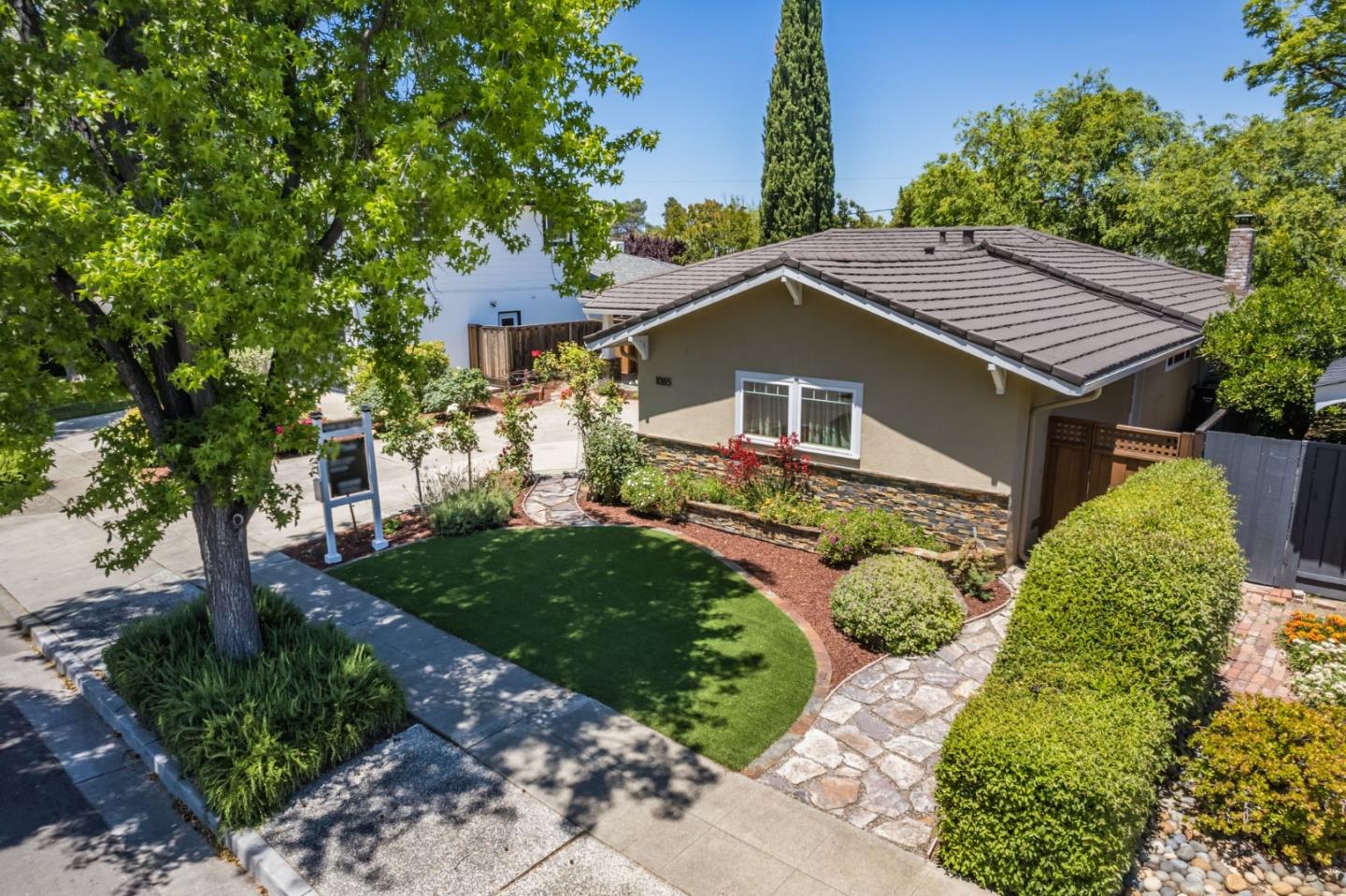 1085 Firth Court