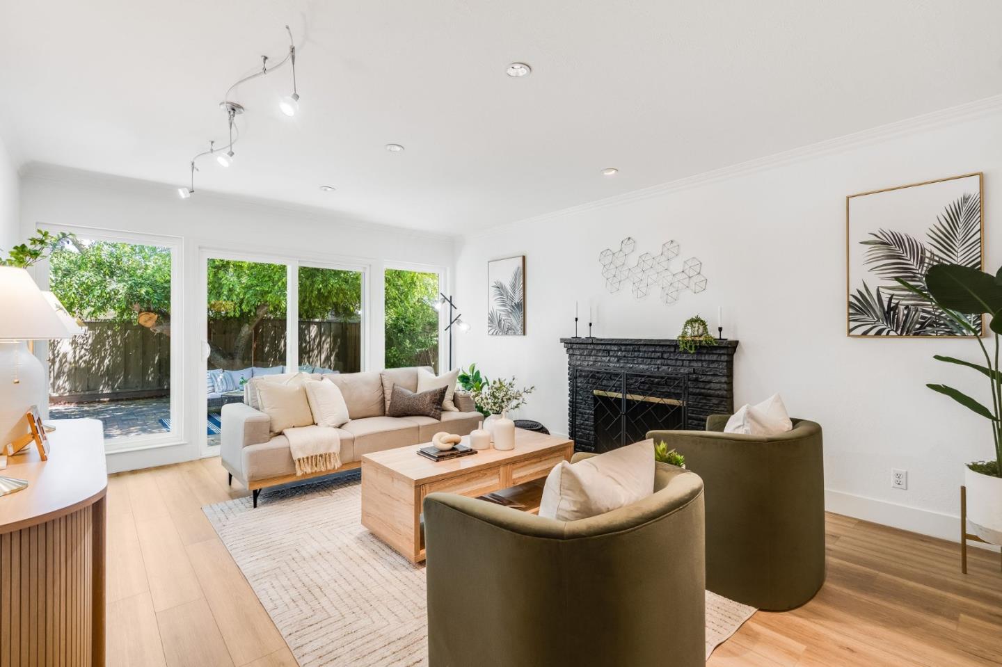 1085 Firth Court