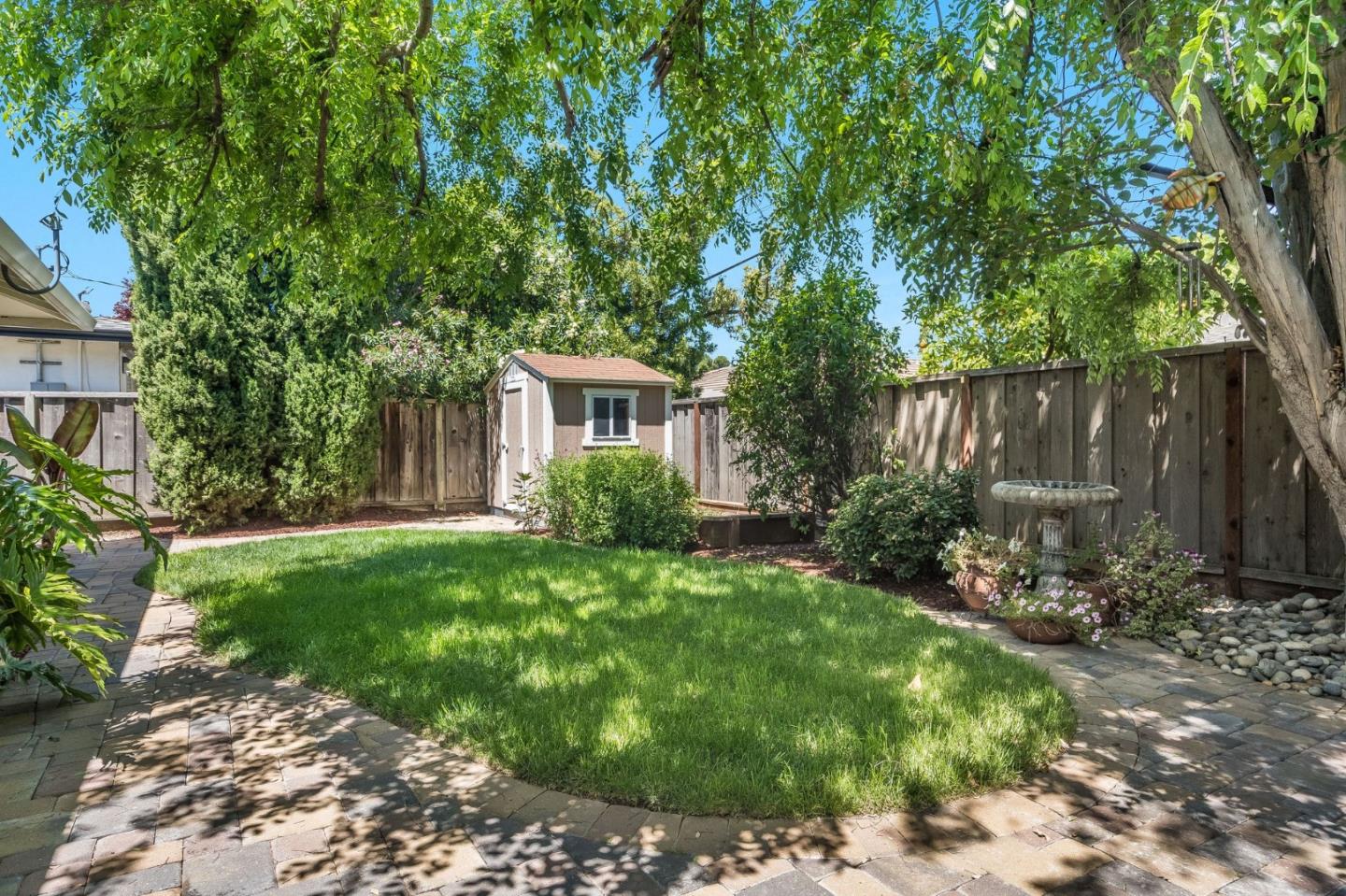 1085 Firth Court