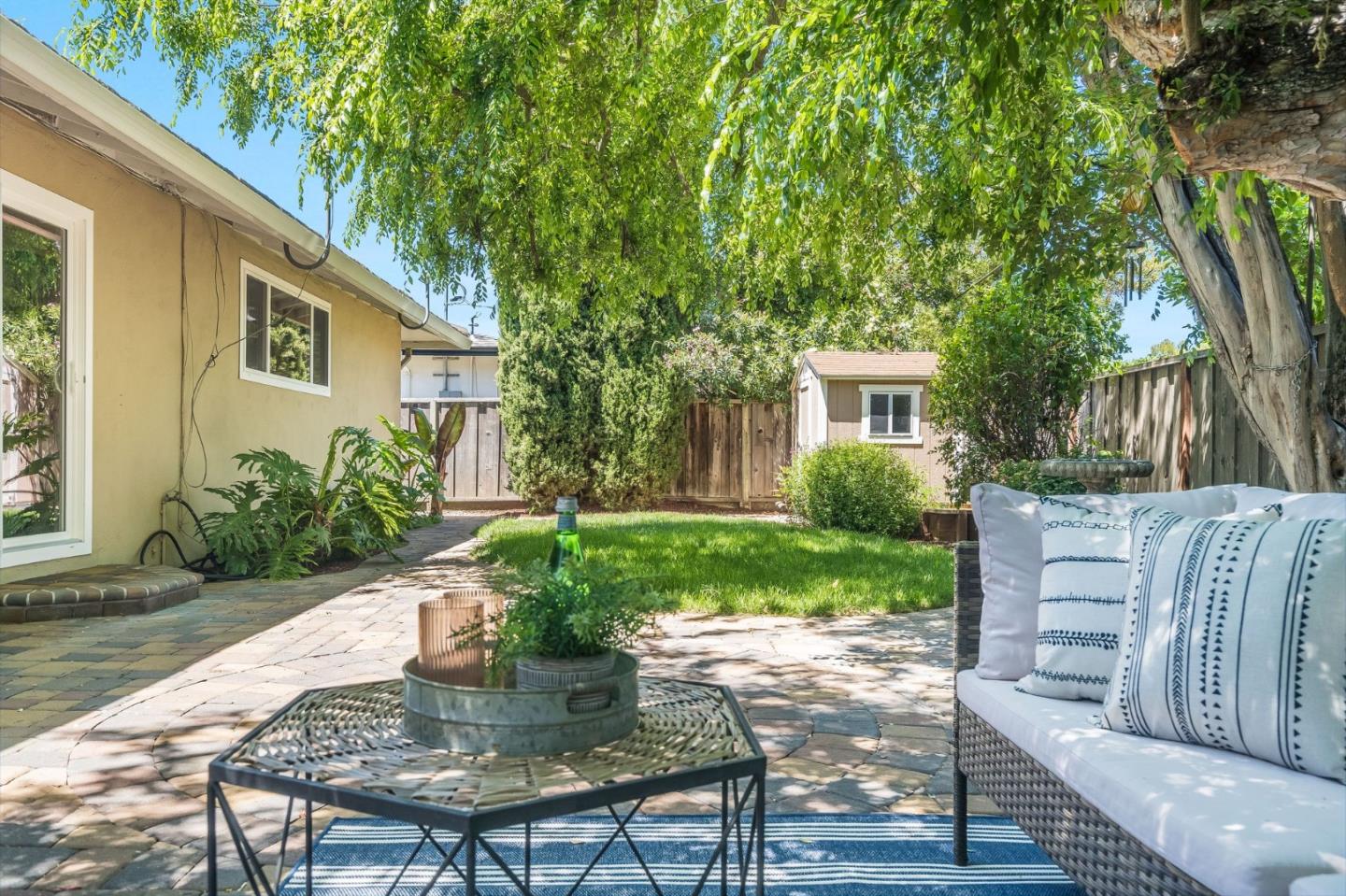 1085 Firth Court