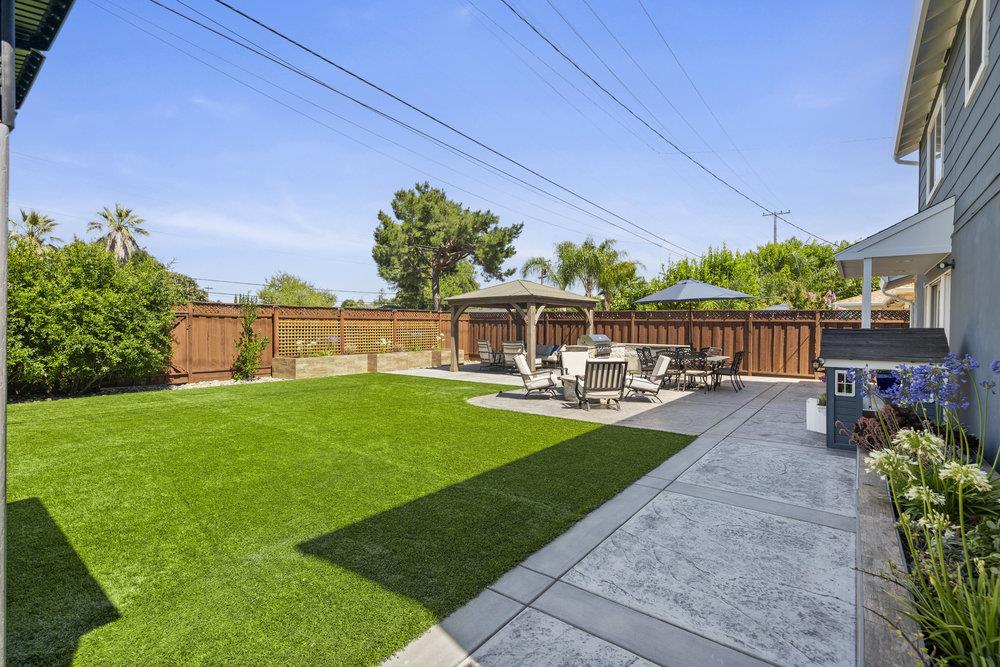 5194 Howes LN