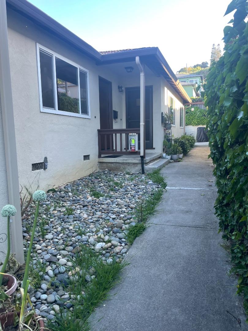 880 Gordon Avenue 882