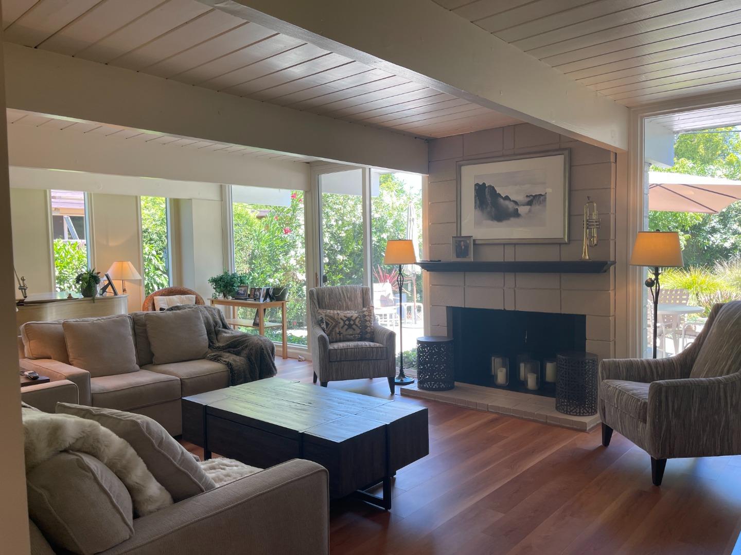 372 Creekside Drive