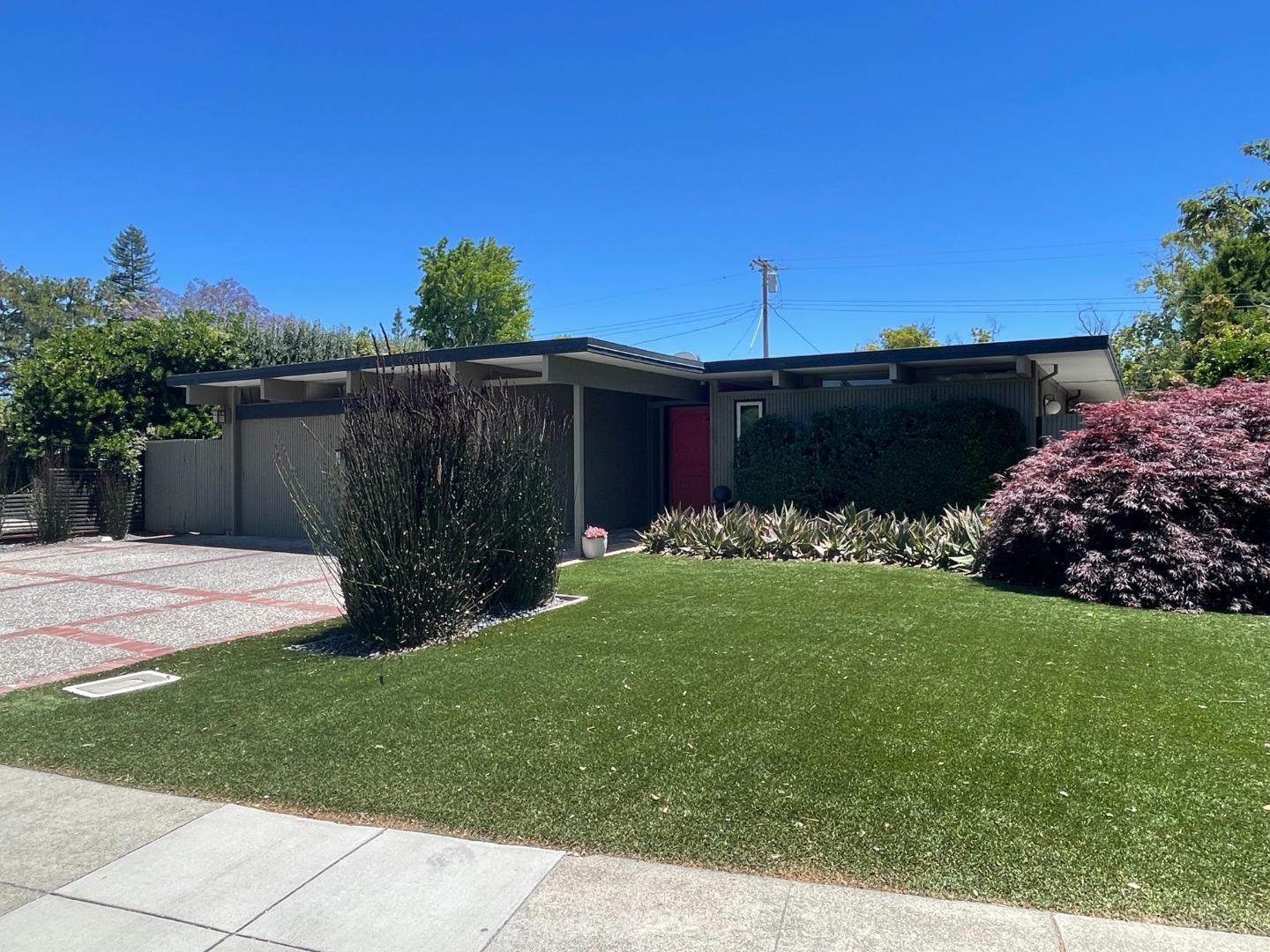 372 Creekside Drive