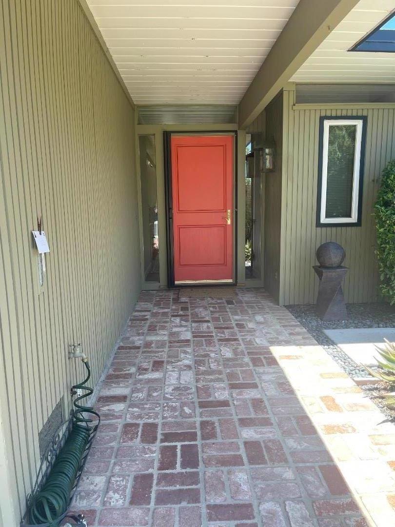 372 Creekside Drive