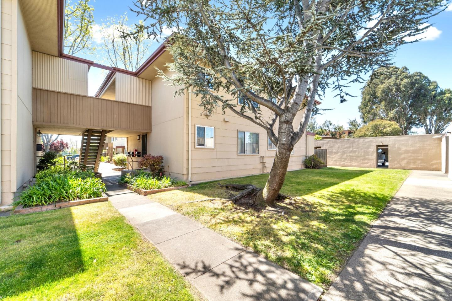 1555 Marina Ct F