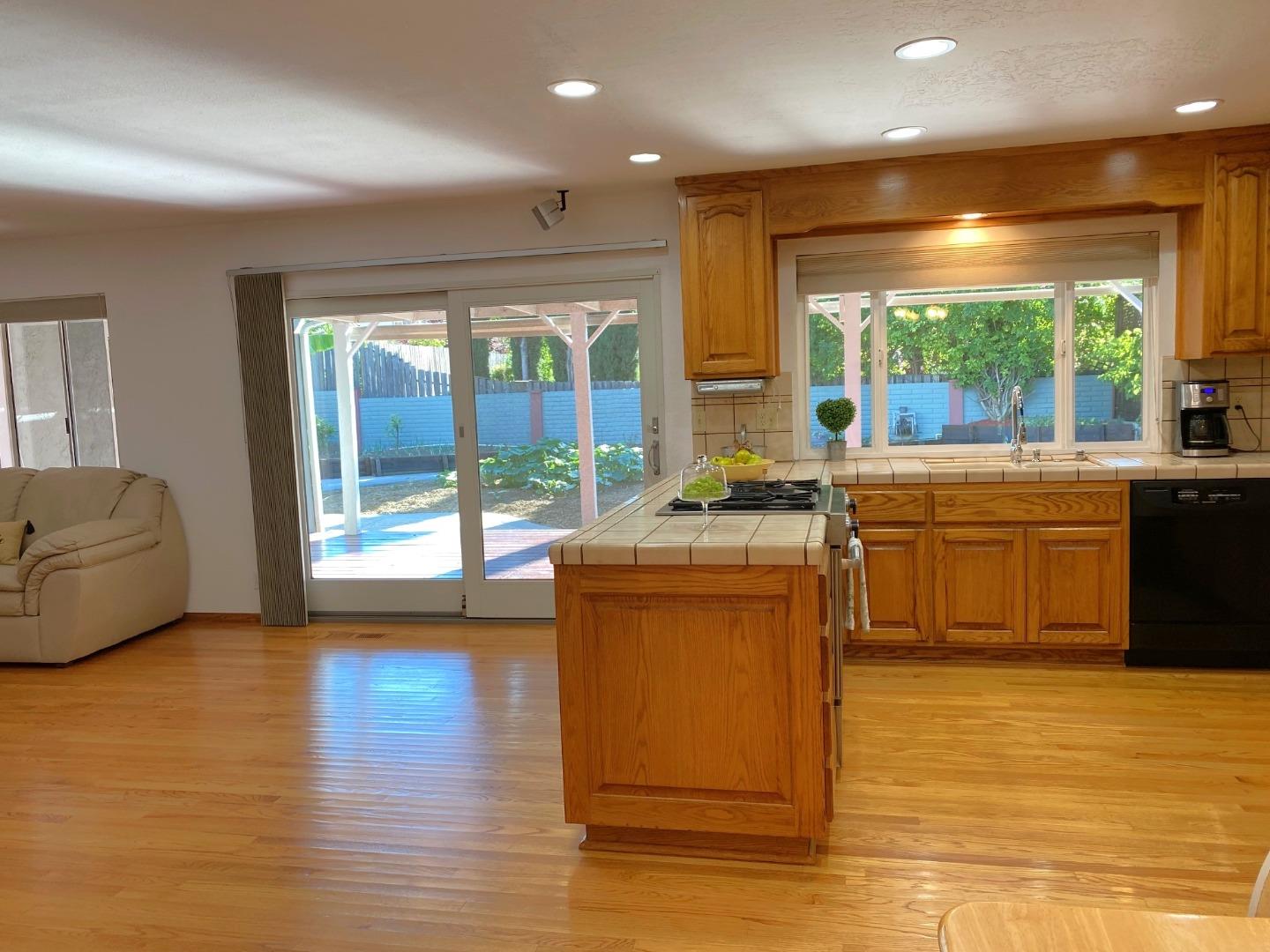 5281 Knights Estates