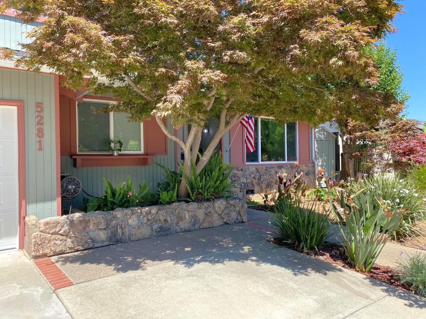 5281 Knights Estates