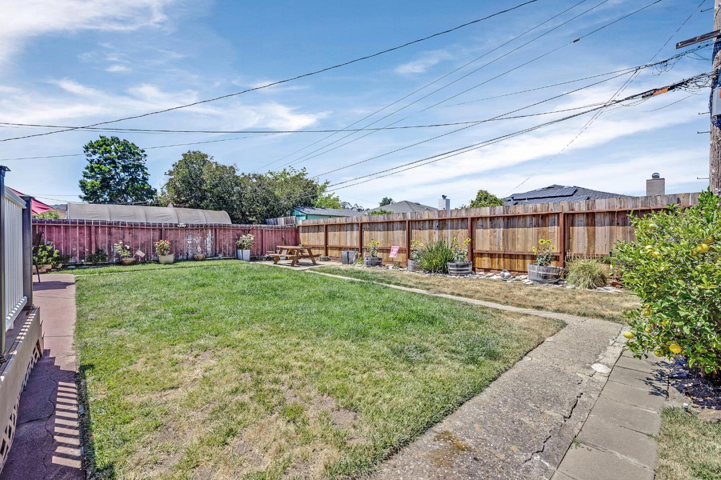 324 San Rey Avenue