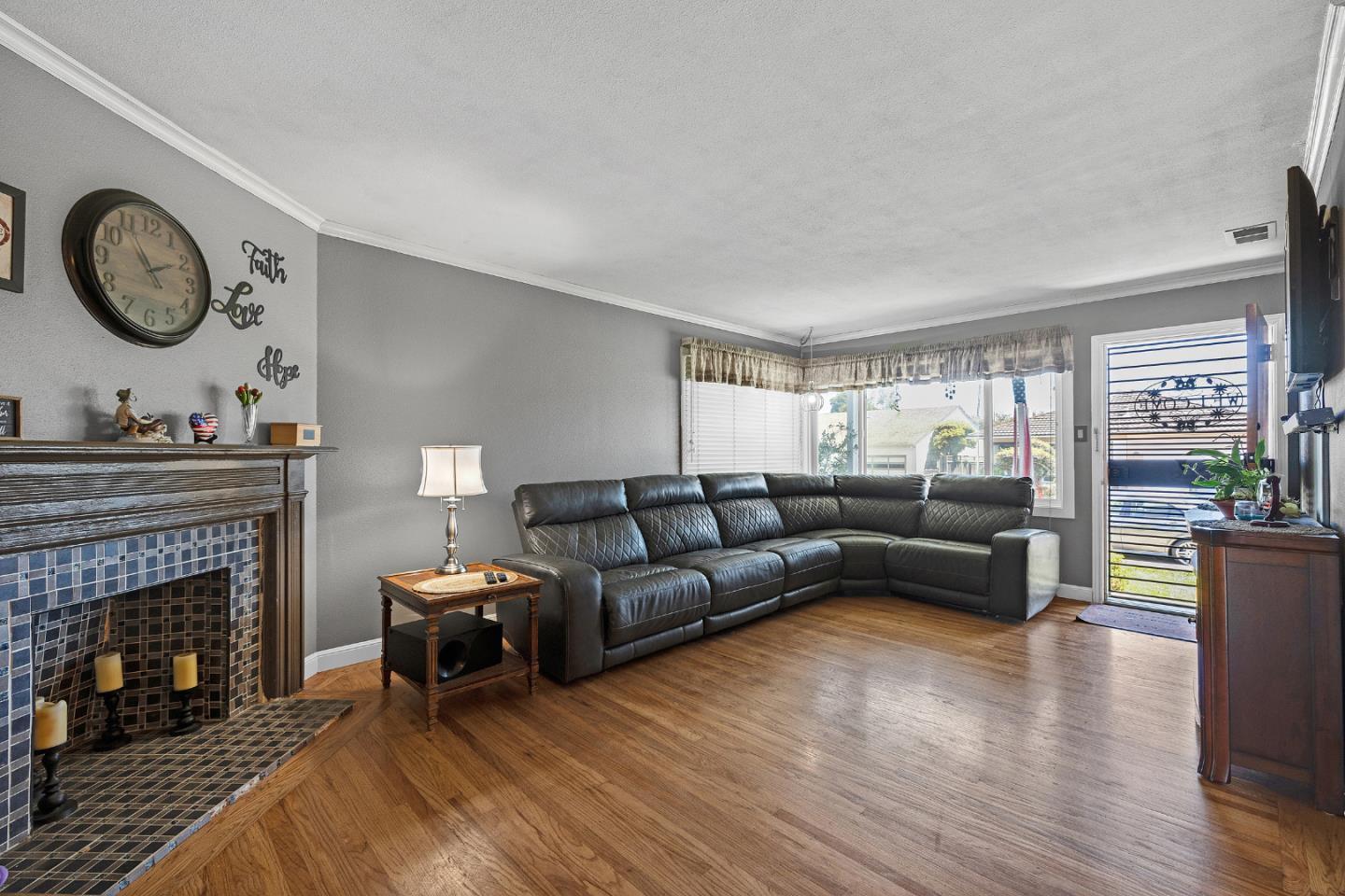 324 San Rey Avenue