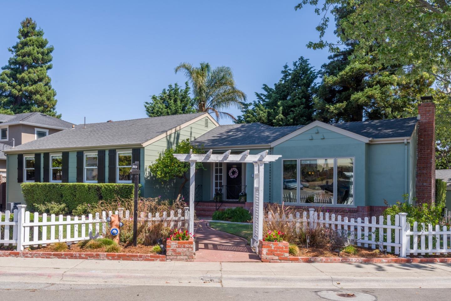 1160 Santa Lucia Avenue