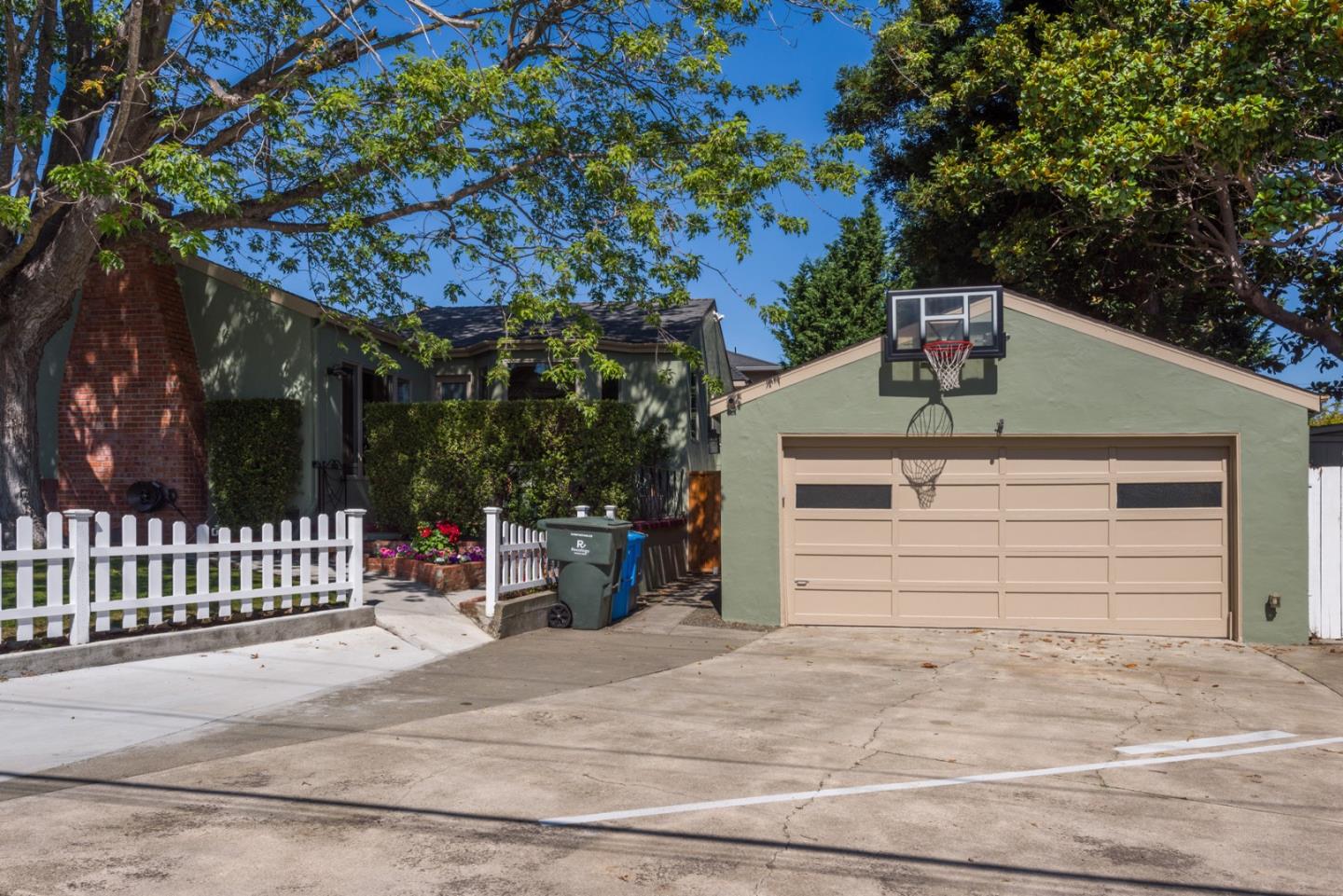 1160 Santa Lucia Avenue