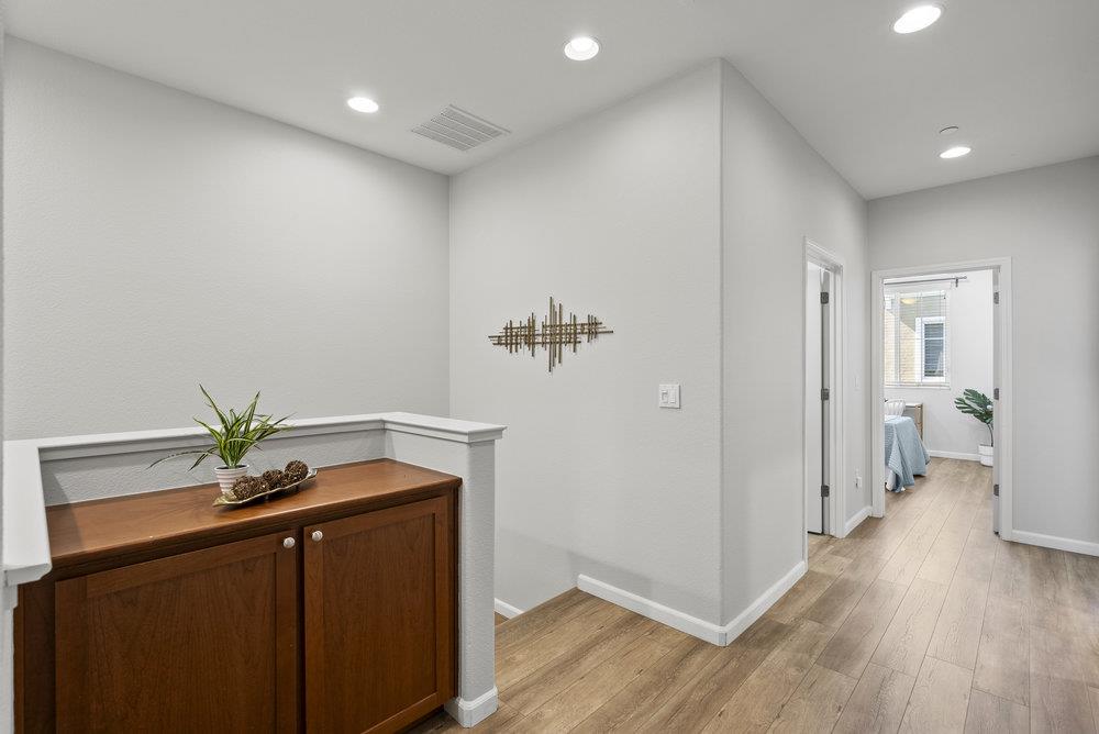 900 Old Oak Lane 3