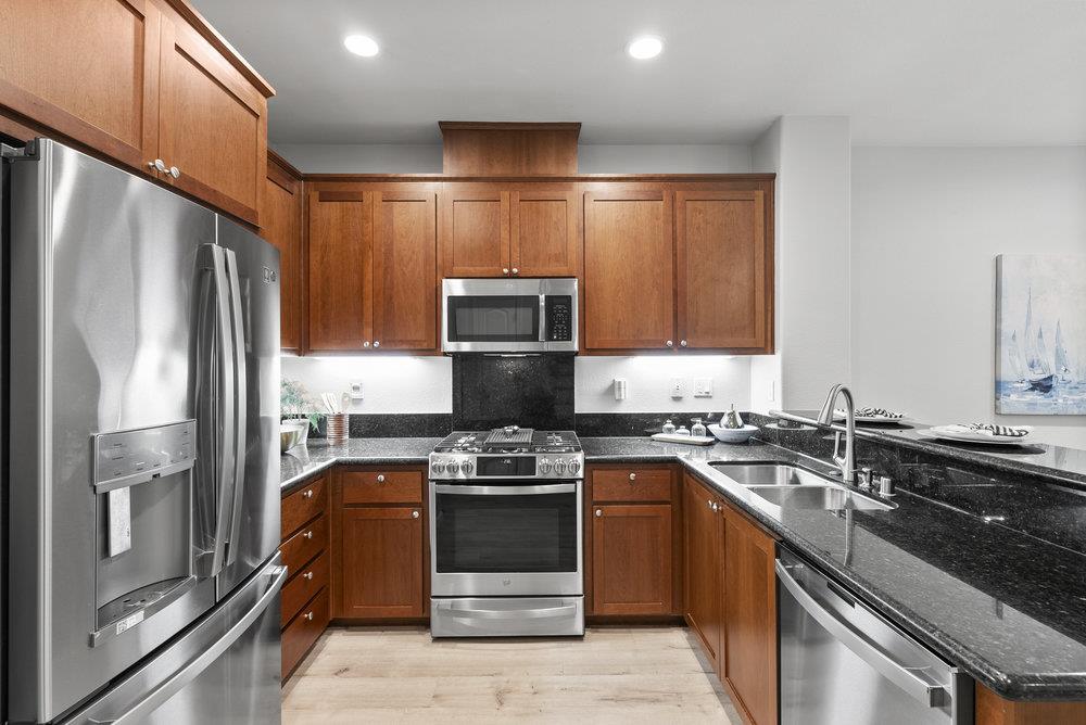 900 Old Oak Lane 3