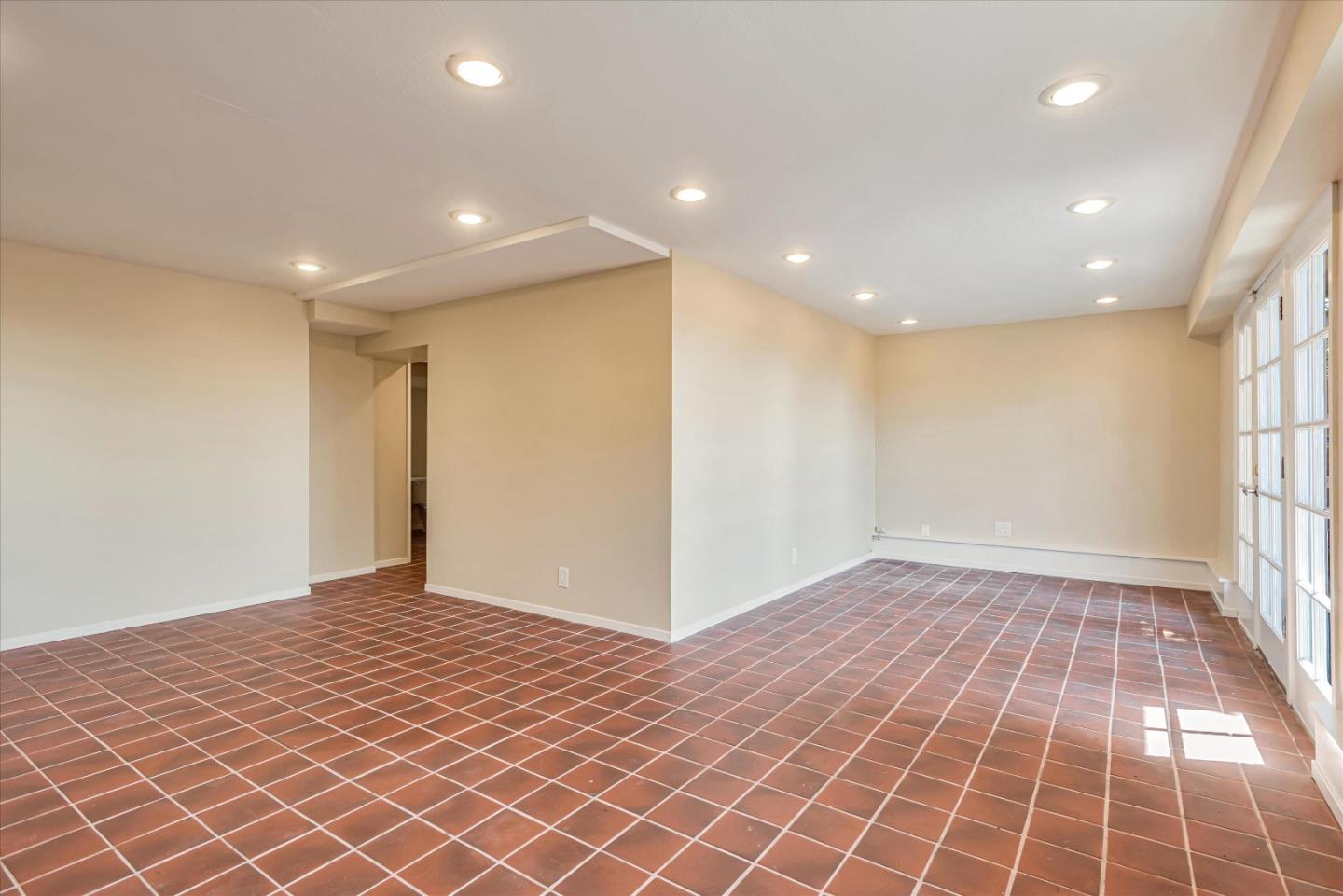 71 Eastridge Circle