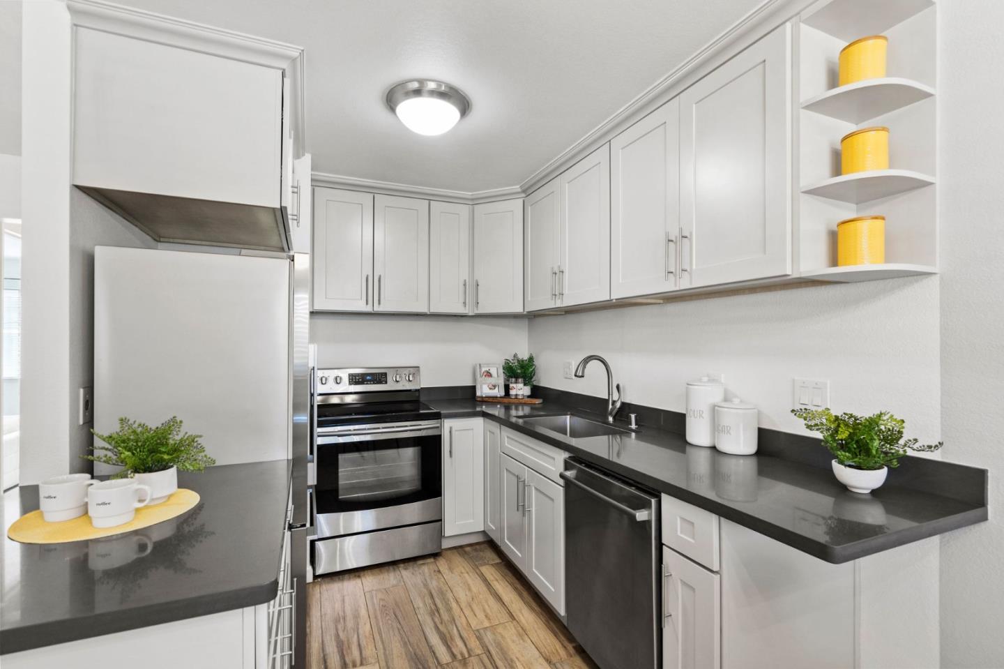 185 Union Avenue 76