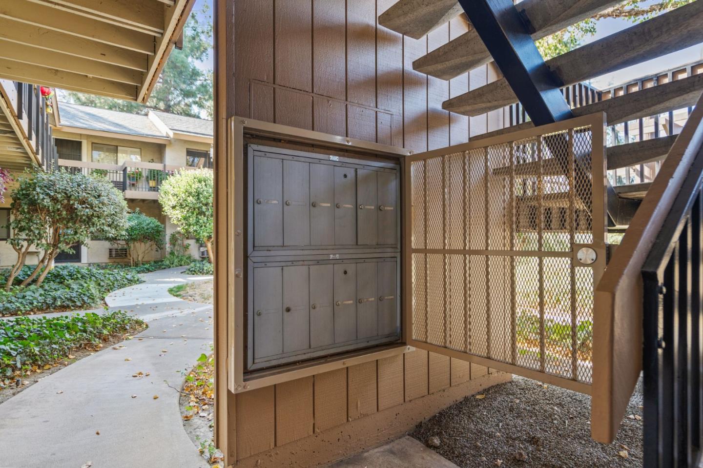 185 Union Avenue 76