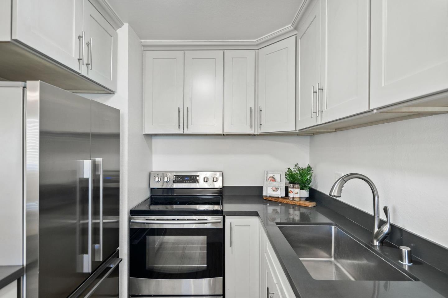 185 Union Avenue 76