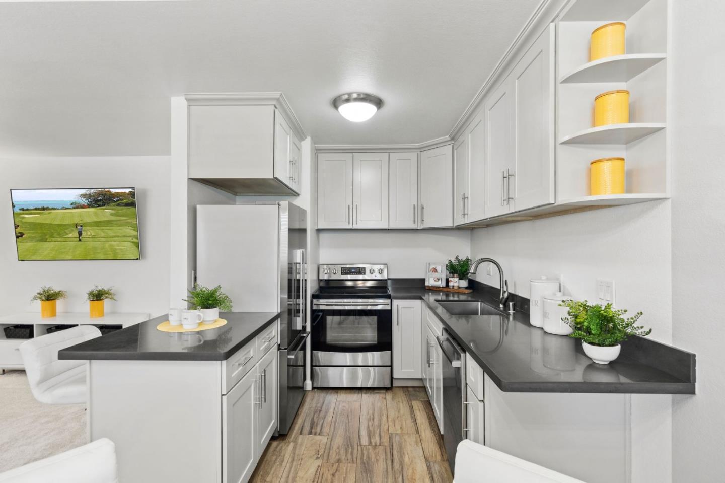 185 Union Avenue 76