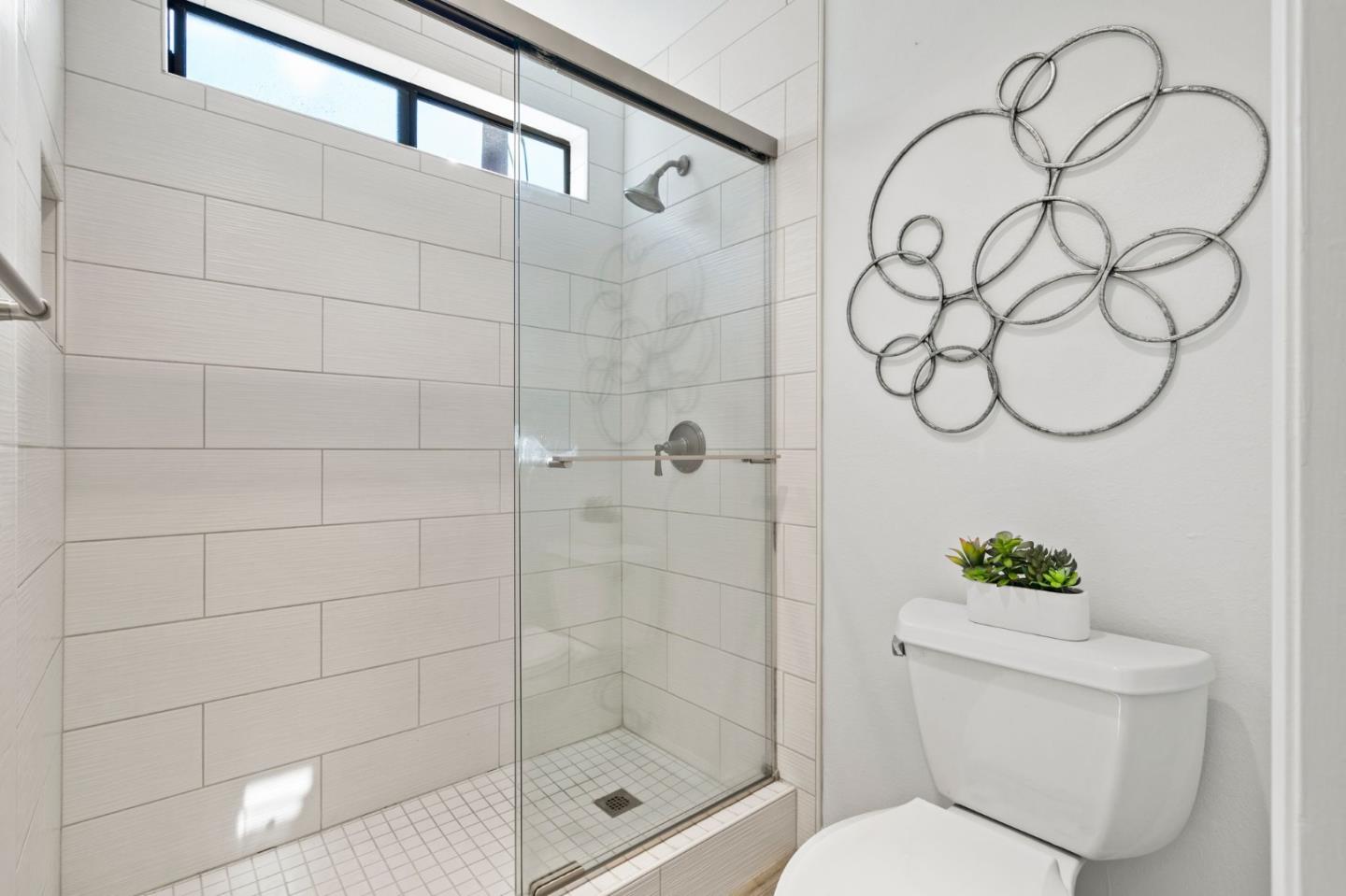 185 Union Avenue 76