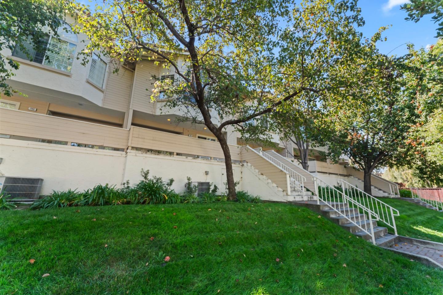 705 Hibiscus Place