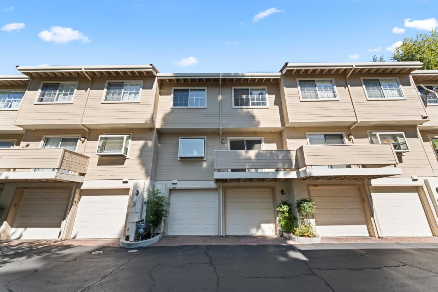705 Hibiscus Place
