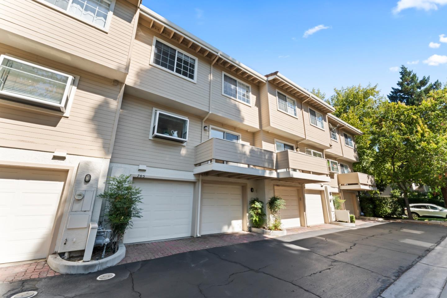 705 Hibiscus Place