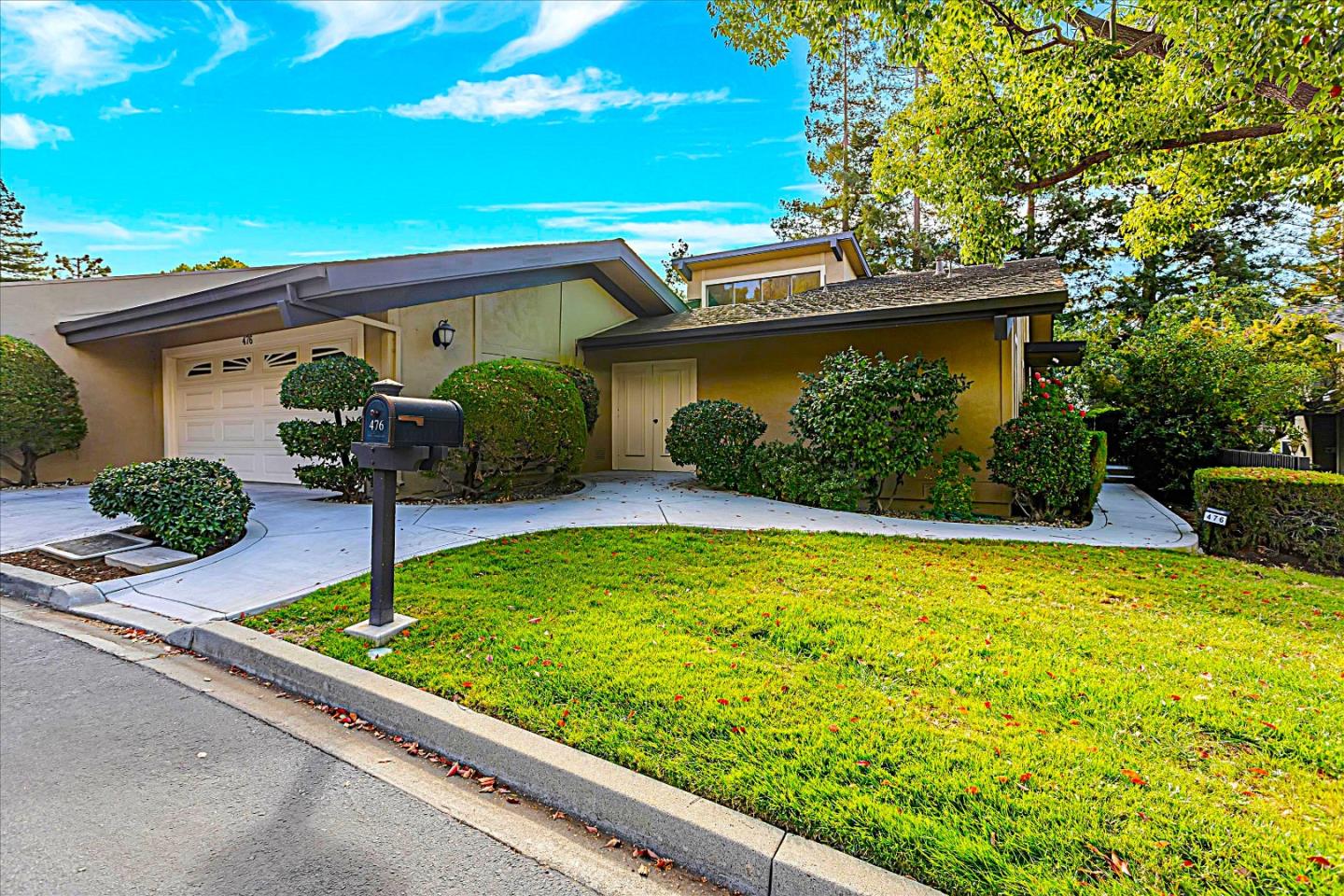 476 Golfview Drive