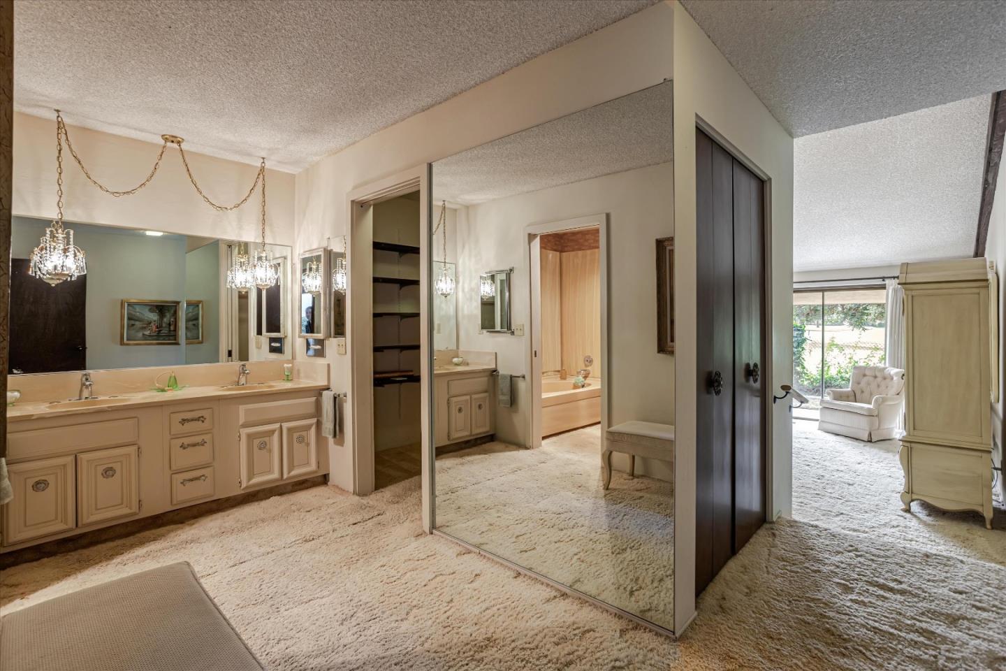 476 Golfview Drive