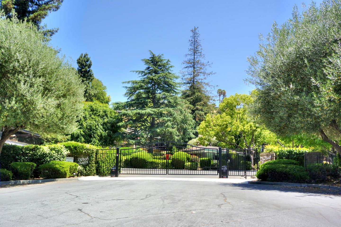476 Golfview Drive