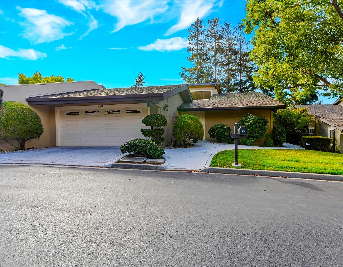 476 Golfview Drive