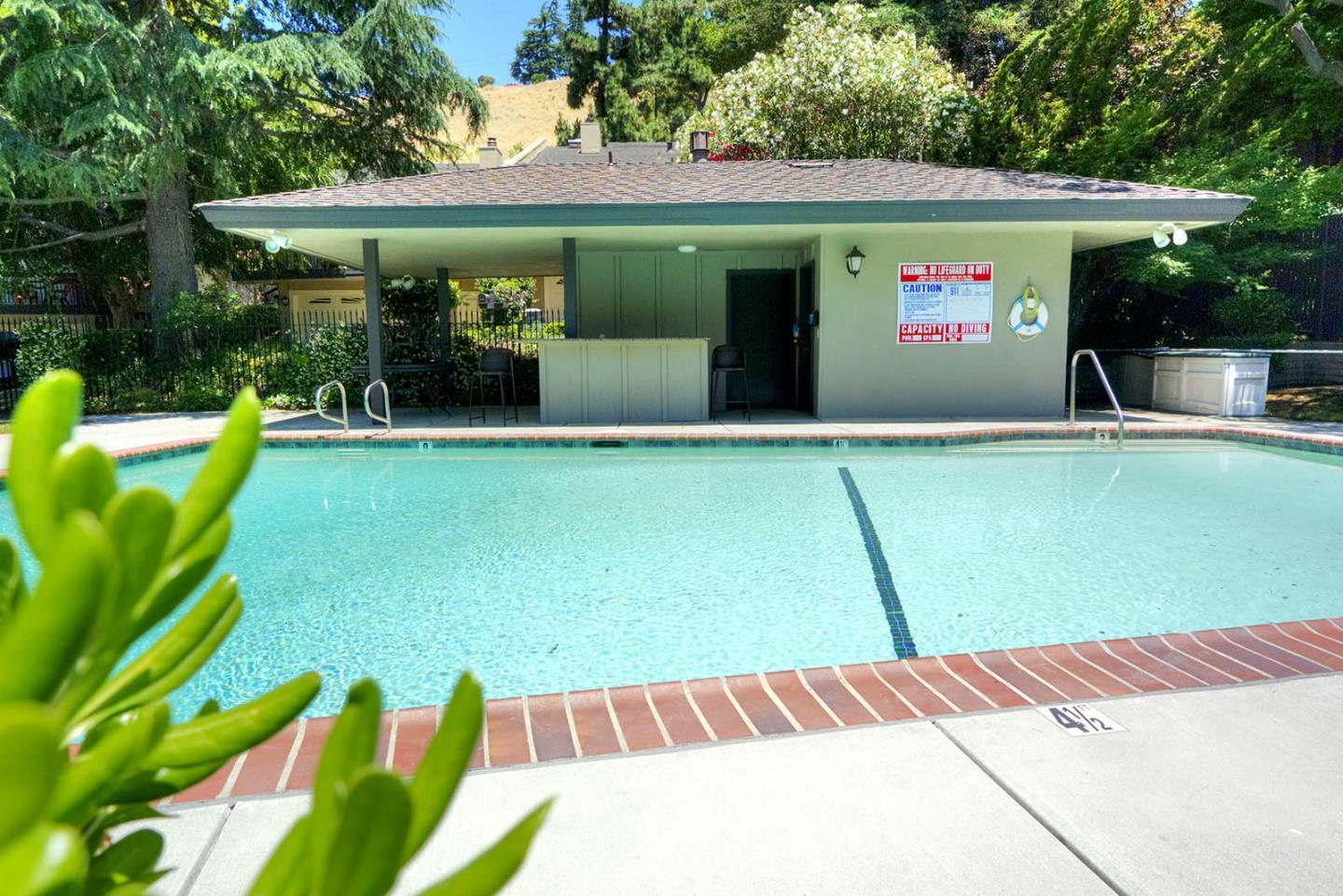 476 Golfview Drive