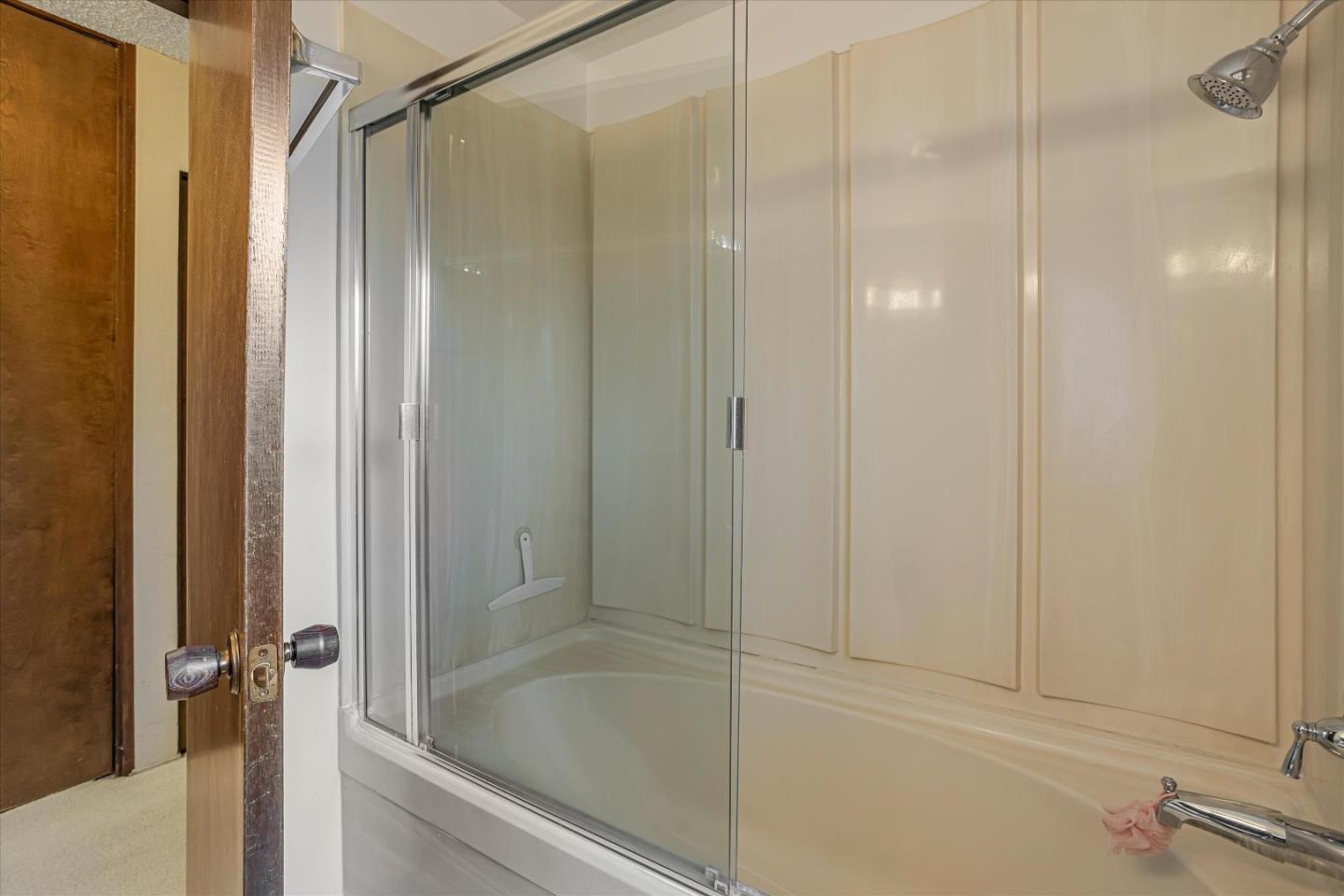 476 Golfview Drive