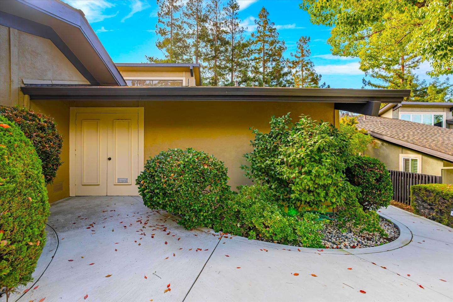 476 Golfview Drive