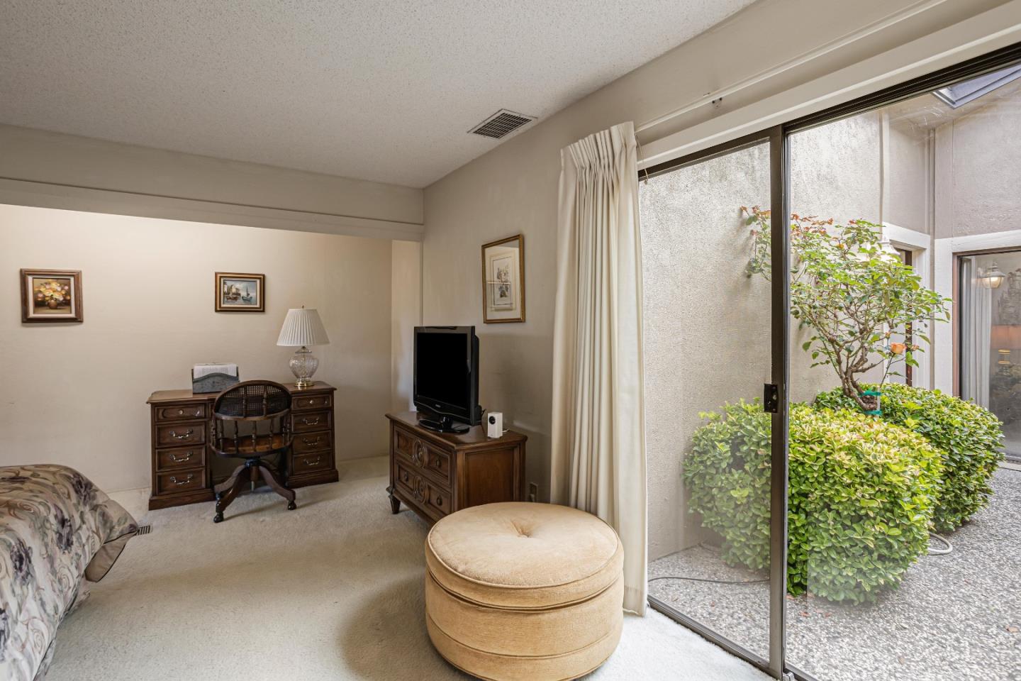 476 Golfview Drive