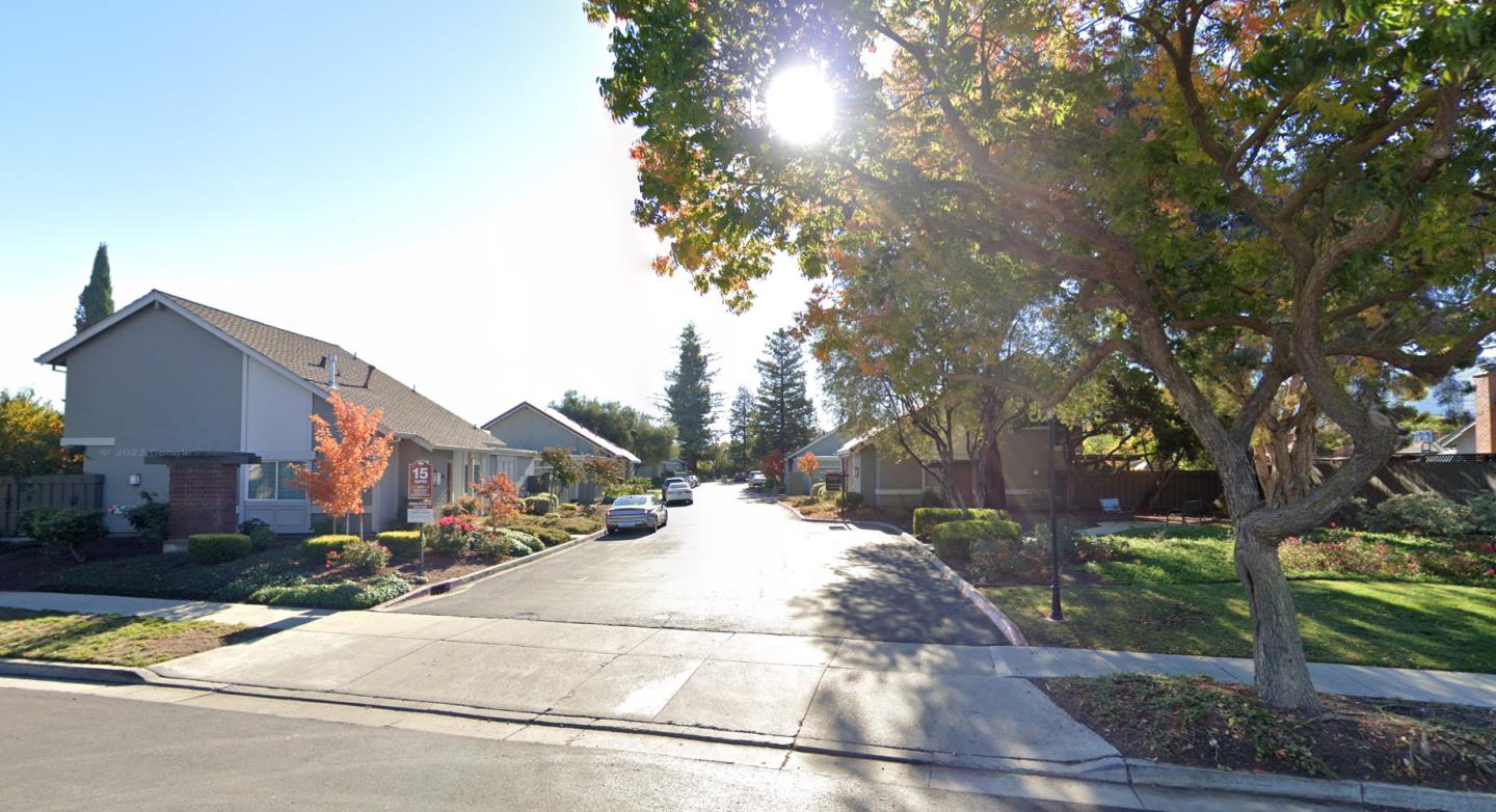 5697 Hollyleaf LN
