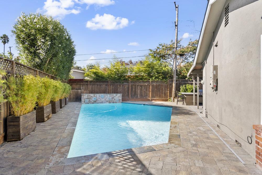 2525 Ontario Drive