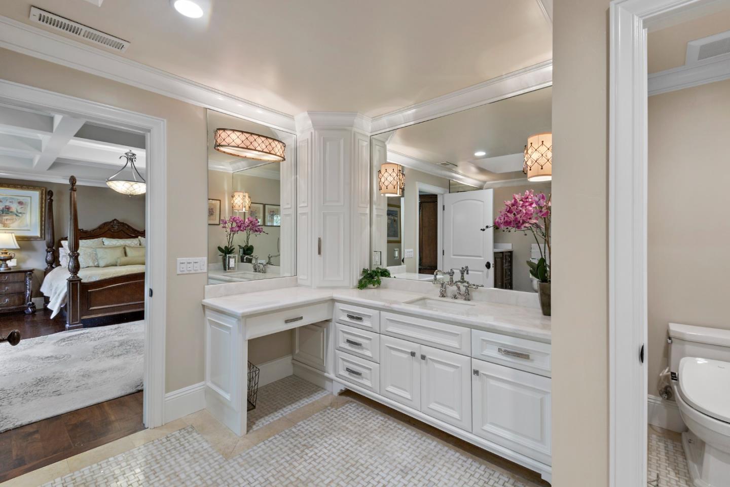 1187 Clark Way