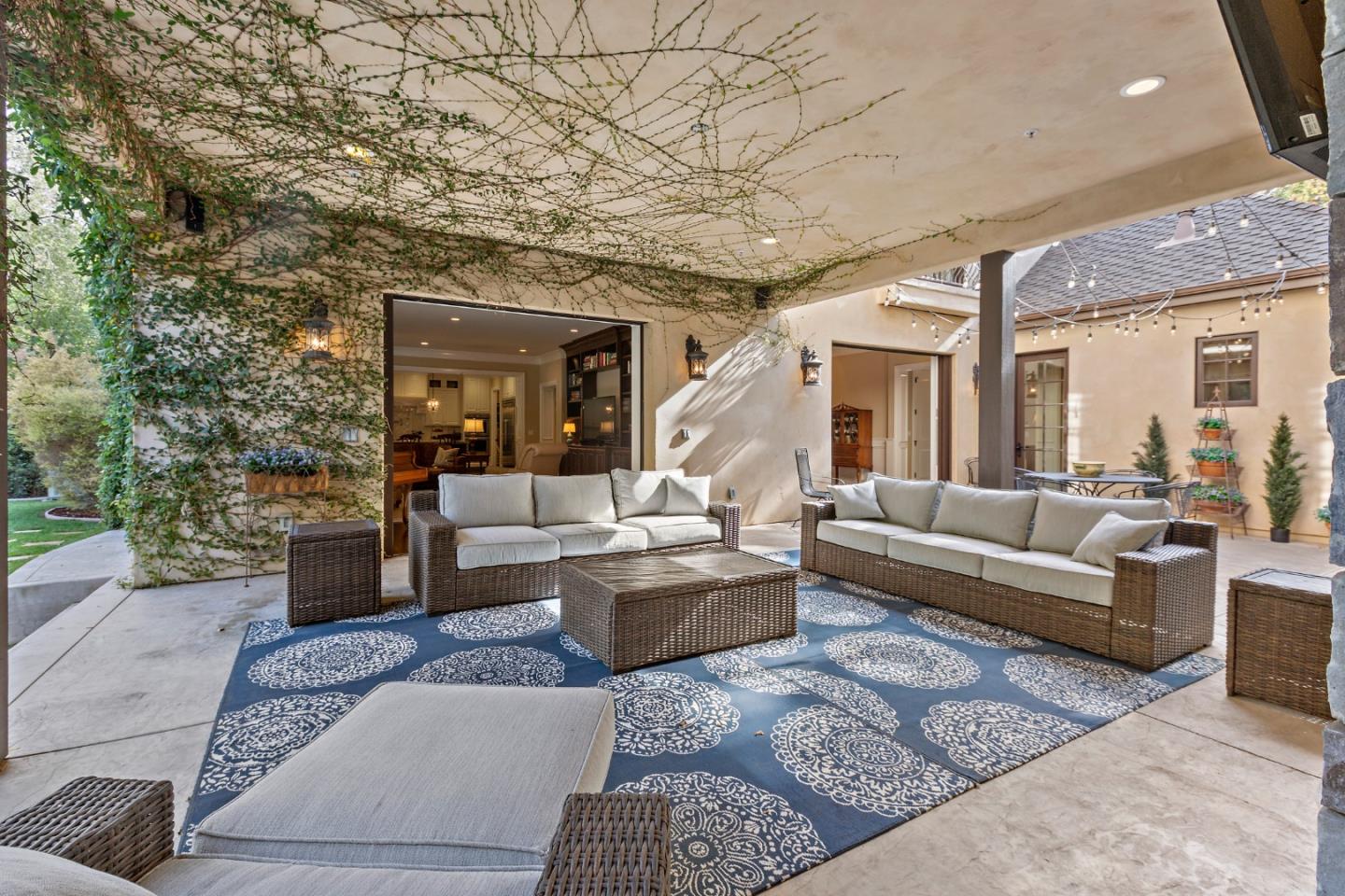 1187 Clark Way